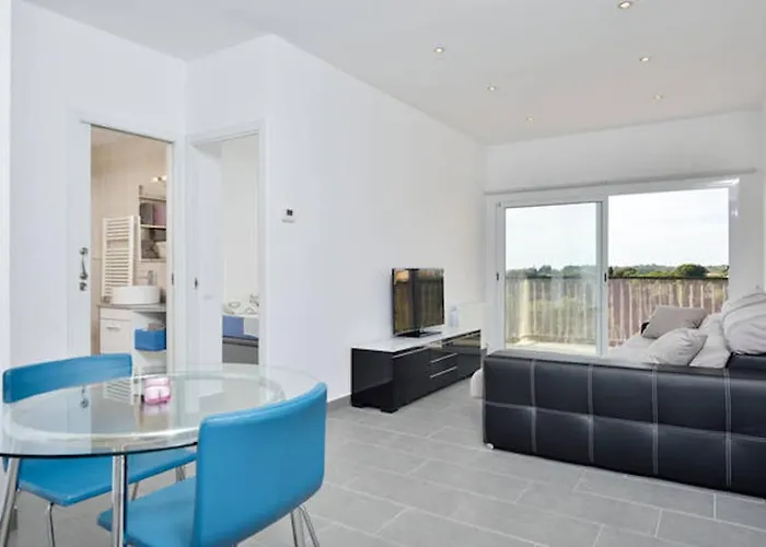Cosy Well Situed Apartment With Sea View
